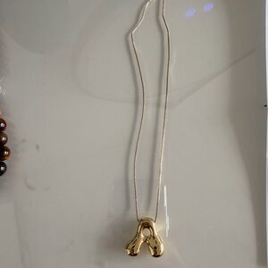 Elegant Gold Pendant Necklace